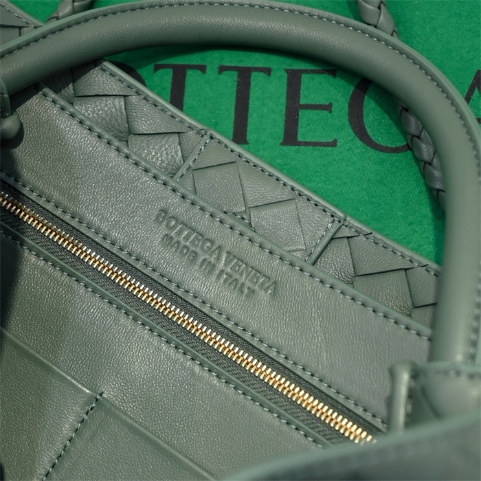 BOTTEGA VENETA 보테가베네타 안디아모 미디엄 토트백 84630 2024/신상