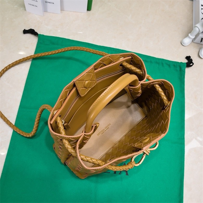 BOTTEGA VENETA 보테가베네타 안디아모 스몰 토트백 74630 2024/신상