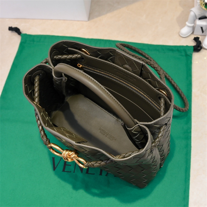 BOTTEGA VENETA 보테가베네타 안디아모 스몰 토트백 74630 2024/신상