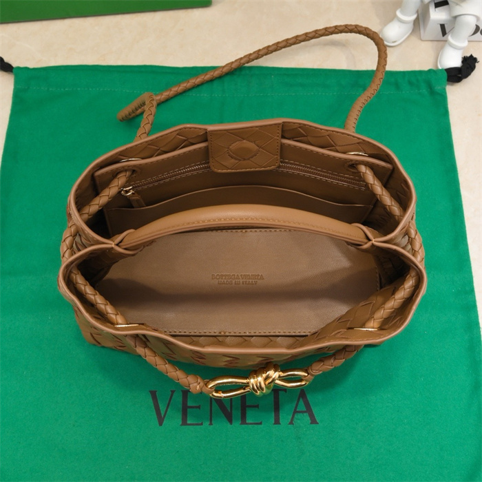 BOTTEGA VENETA 보테가베네타 안디아모 스몰 토트백 74630 2024/신상