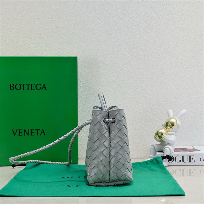 BOTTEGA VENETA 보테가베네타 안디아모 스몰 토트백 74630 2024/신상