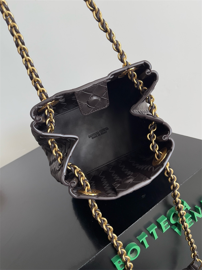 BOTTEGA VENETA 보테가베네타 패러슈트 스몰 크로스백 817175 2024/신상
