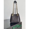 BOTTEGA VENETA 보테가베네타 패러슈트 스몰 크로스백 817175 2024/신상