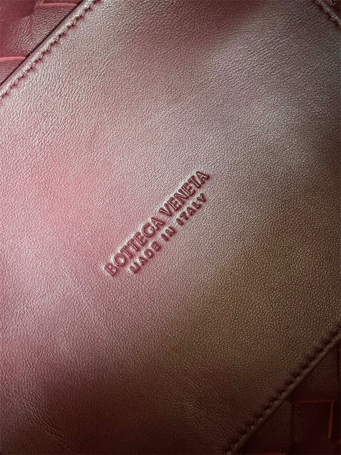 BOTTEGA VENETA 보테가베네타 패러슈트 스몰 크로스백 817175 2024/신상