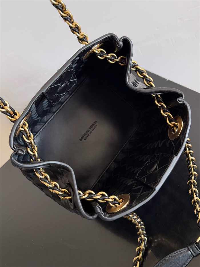 BOTTEGA VENETA 보테가베네타 패러슈트 스몰 크로스백 817175 2024/신상