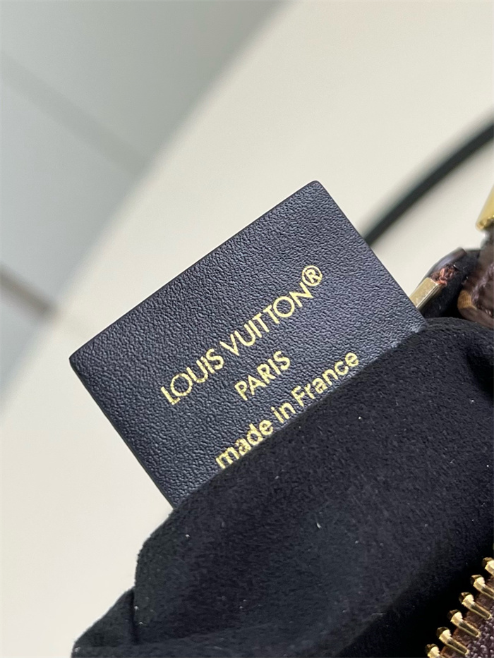 LOUIS VUITTON 루이비통 슬림 트렁크 크로스백 M13147 2024/신상
