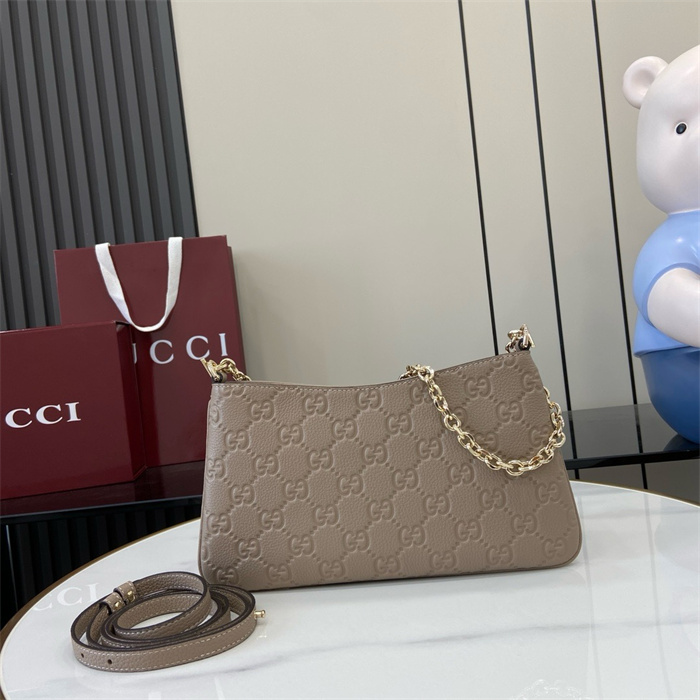 GUCCI 구찌 GG 엠블럼 스몰 숄더백 815277 2024/신상 3COLOR