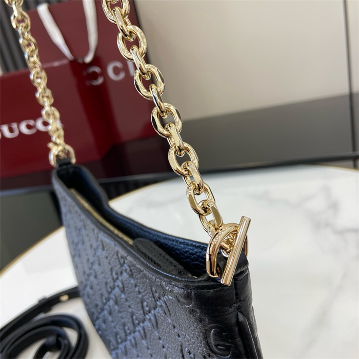 GUCCI 구찌 GG 엠블럼 스몰 숄더백 815277 2024/신상 3COLOR