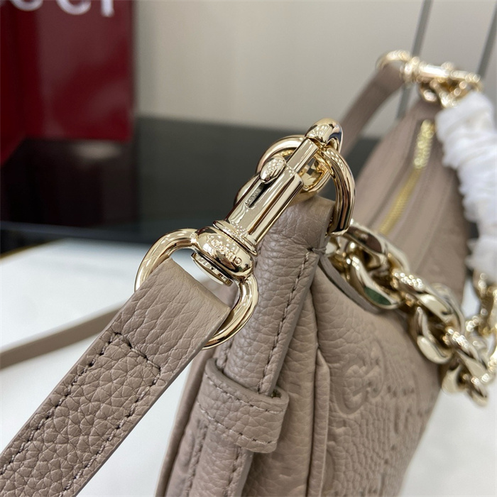 GUCCI 구찌 GG 엠블럼 스몰 숄더백 815409 2024/신상 2COLOR