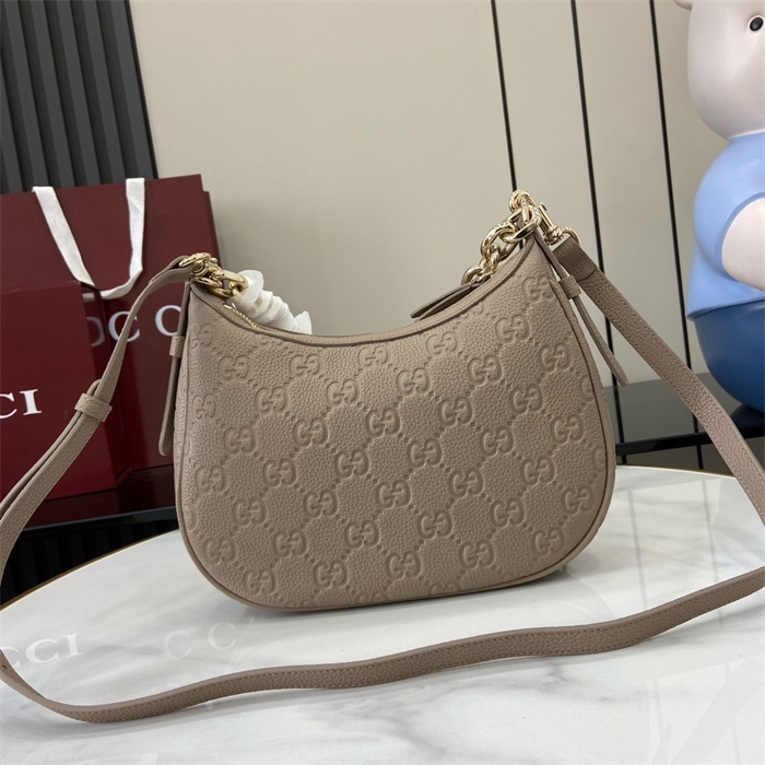 GUCCI 구찌 GG 엠블럼 스몰 숄더백 815409 2024/신상 2COLOR