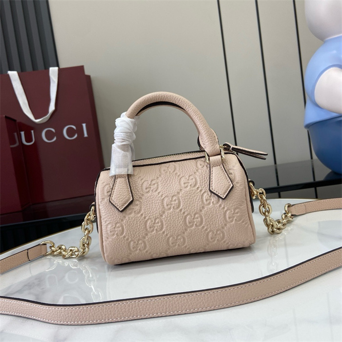 GUCCI 구찌 GG 엠블럼 슈퍼 미니 핸드백 ‎815256 2024/신상