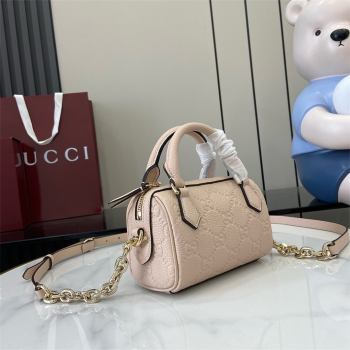 GUCCI 구찌 GG 엠블럼 슈퍼 미니 핸드백 ‎815256 2024/신상