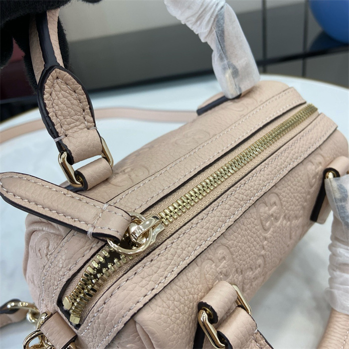 GUCCI 구찌 GG 엠블럼 슈퍼 미니 핸드백 ‎815256 2024/신상