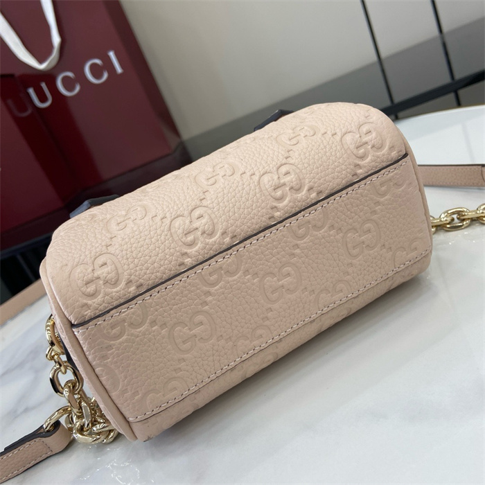 GUCCI 구찌 GG 엠블럼 슈퍼 미니 핸드백 ‎815256 2024/신상
