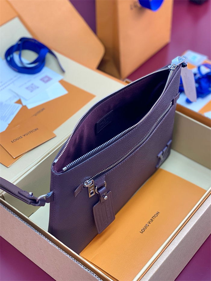 LOUIS VUITTON 루이비통 테이크오프 모카 클러치백 M11485 2024/신상