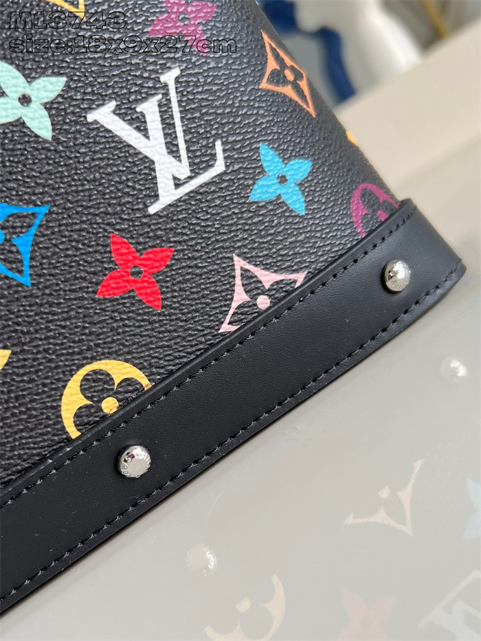 LOUIS VUITTON 루이비통 파우치백 M13743 2024/신상 2COLOR