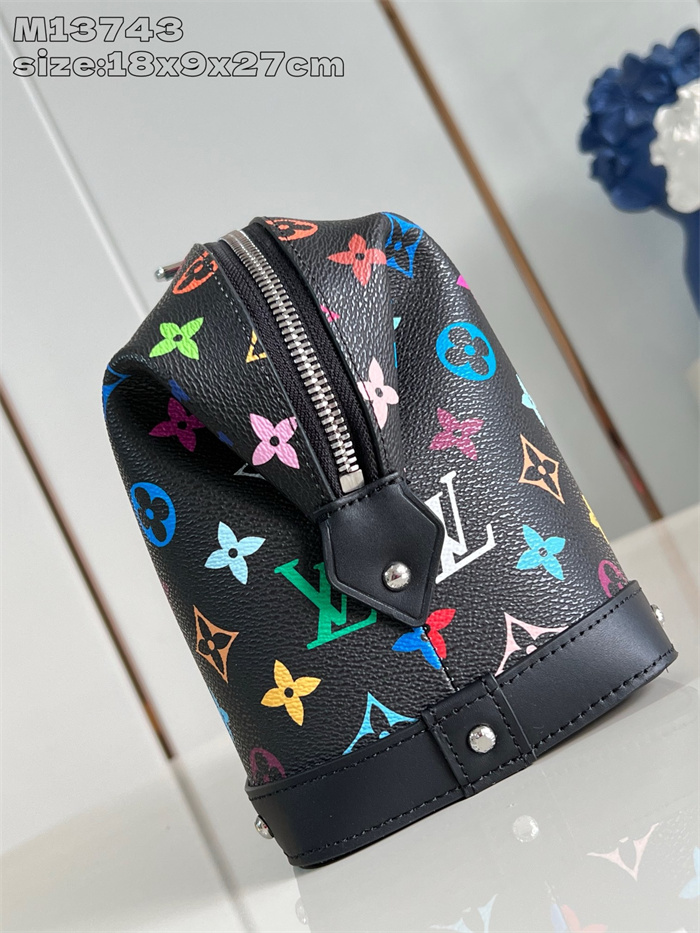 LOUIS VUITTON 루이비통 파우치백 M13743 2024/신상 2COLOR