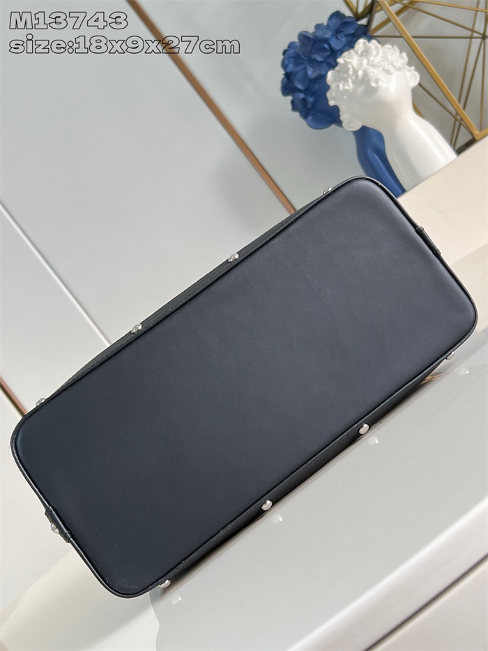 LOUIS VUITTON 루이비통 파우치백 M13743 2024/신상 2COLOR