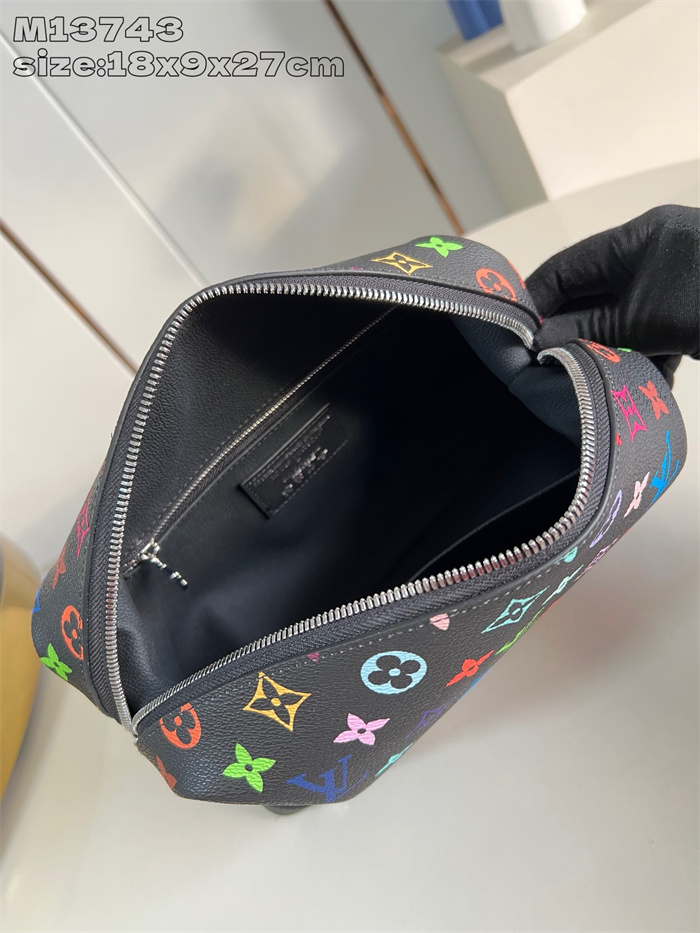 LOUIS VUITTON 루이비통 파우치백 M13743 2024/신상 2COLOR