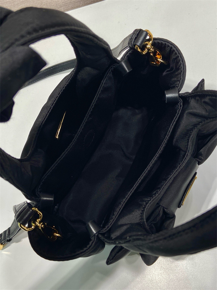  PRADA 프라다 소프트 리나일론 미니백 1BA359 2024/신상