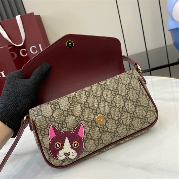 GUCCI 구찌 캣 GG 디테일 미니 숄더백 818764 2024/신상