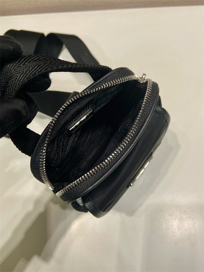 PRADA 프라다 리나일론 사피아노 스마트폰 힙색 2ZH194 2025/신상