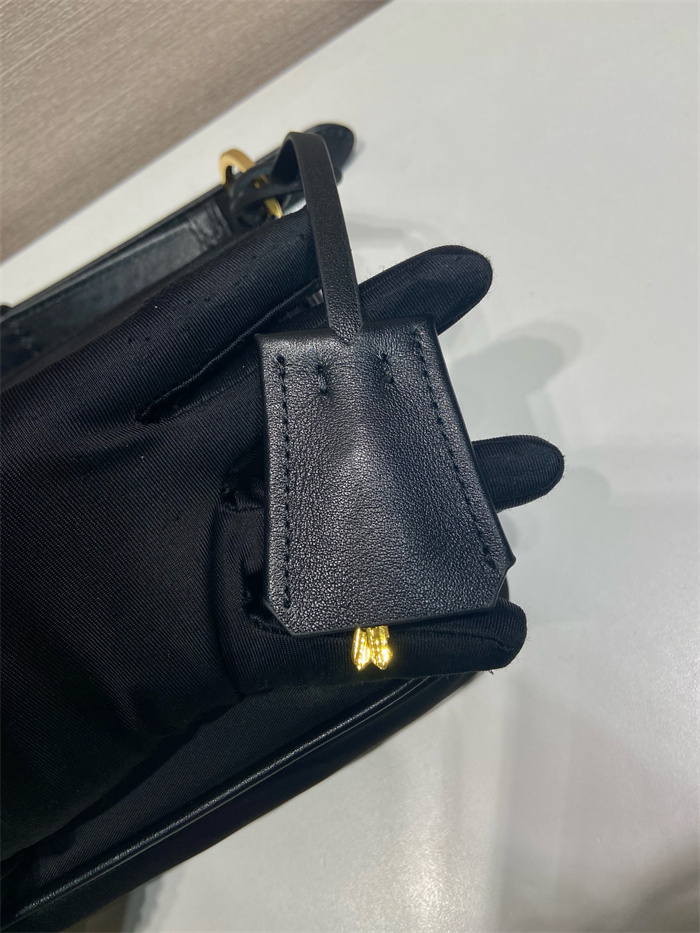 PRADA 프라다 스몰 리나일론 가죽 숄더백 1BC234 2025/신상