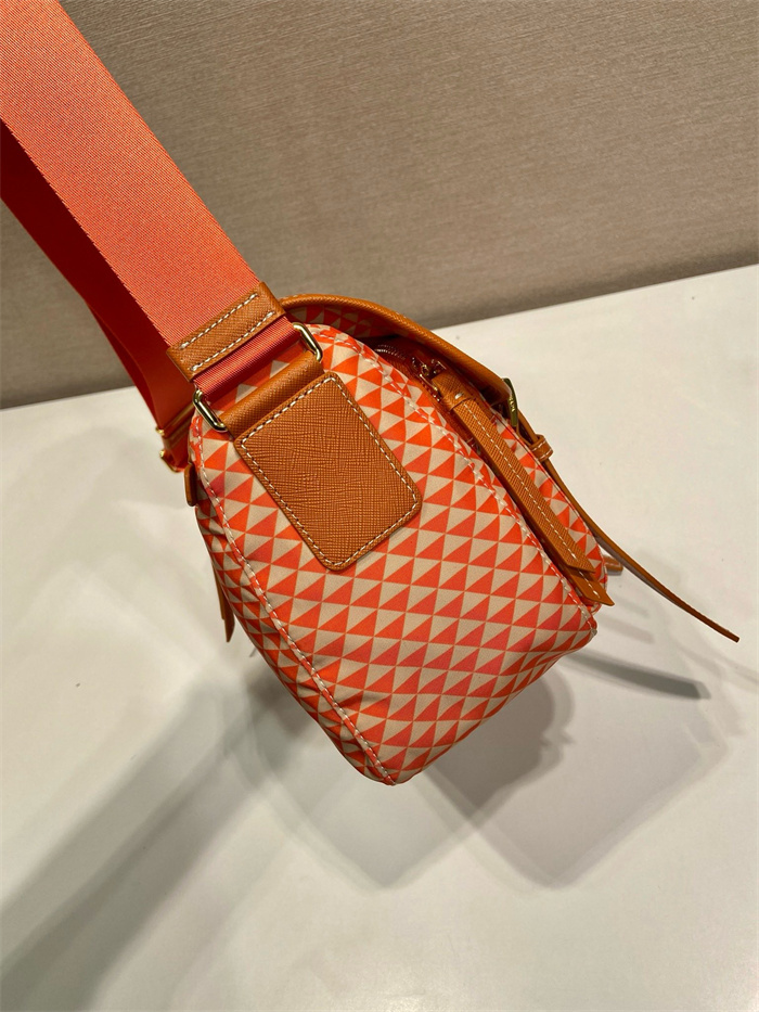PRADA 프라다 삼각 로고 심볼 자수 리나일론 숄더백 1BD383 2025/신상 3COLOR
