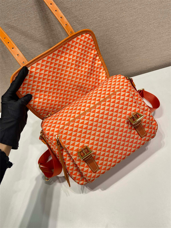 PRADA 프라다 삼각 로고 심볼 자수 리나일론 숄더백 1BD383 2025/신상 3COLOR