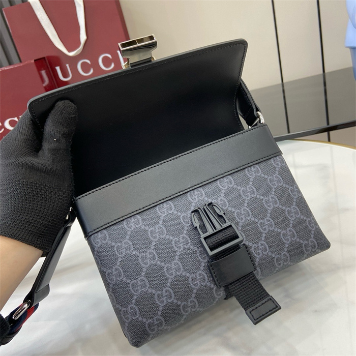 GUCCI 구찌 GG 슈프림 캔버스 미니 크로스백 816953 2025/신상