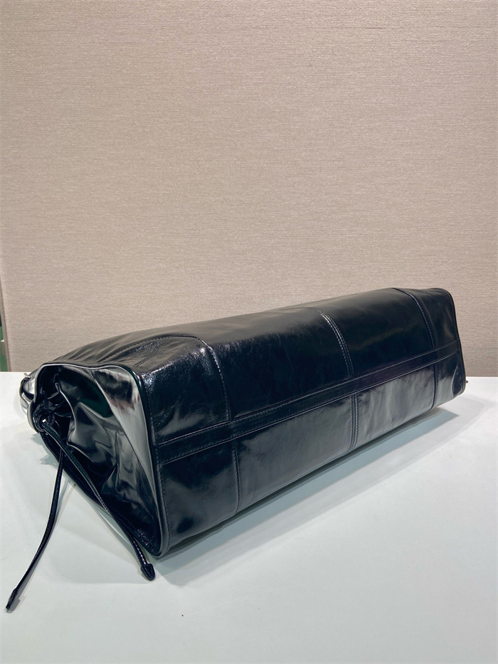 PRADA 프라다 라지 가죽 토트백 2VG128 2025/신상