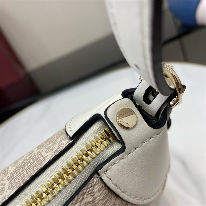 GUCCI 구찌 GG 엠블럼 미디엄 숄더백 815216