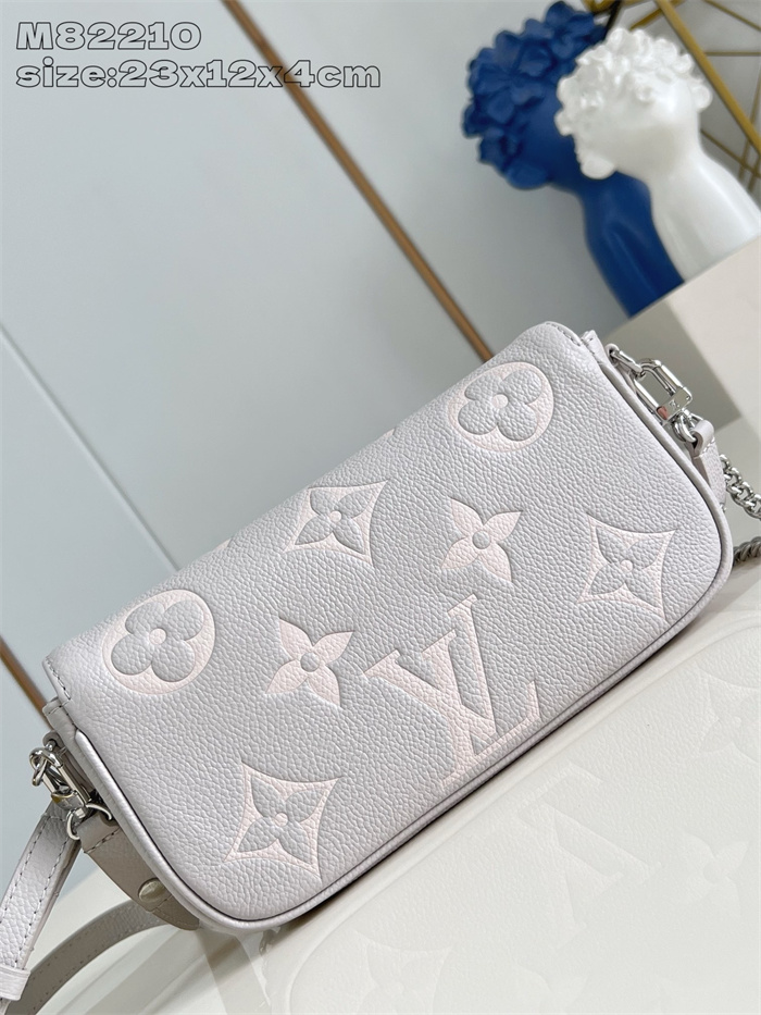  LOUIS VUITTON 루이비통 윌릿 온 체인 숄더백 M82210