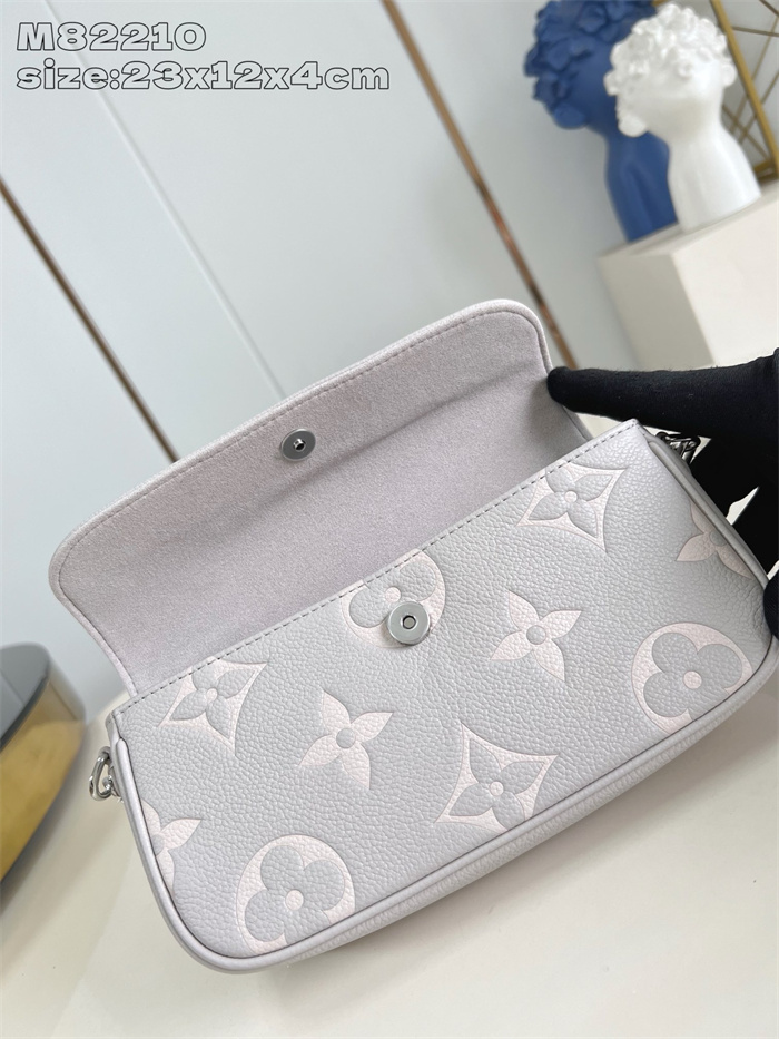  LOUIS VUITTON 루이비통 윌릿 온 체인 숄더백 M82210