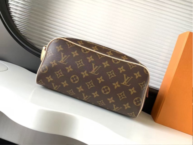 LOUIS VUITTON 루이비통 도프 파우치