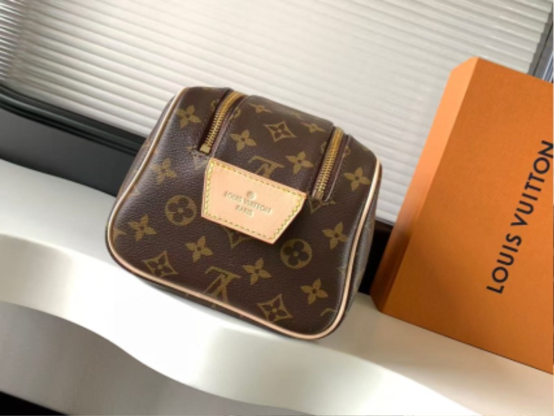 LOUIS VUITTON 루이비통 도프 파우치