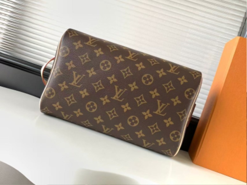 LOUIS VUITTON 루이비통 도프 파우치