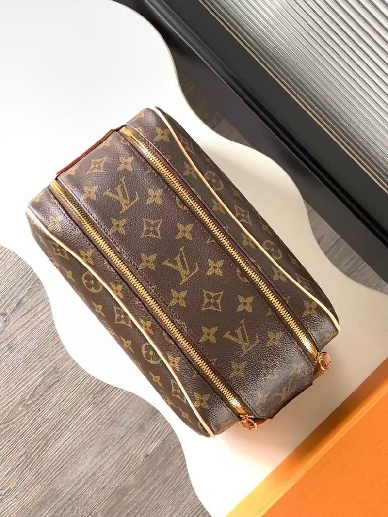 LOUIS VUITTON 루이비통 도프 파우치