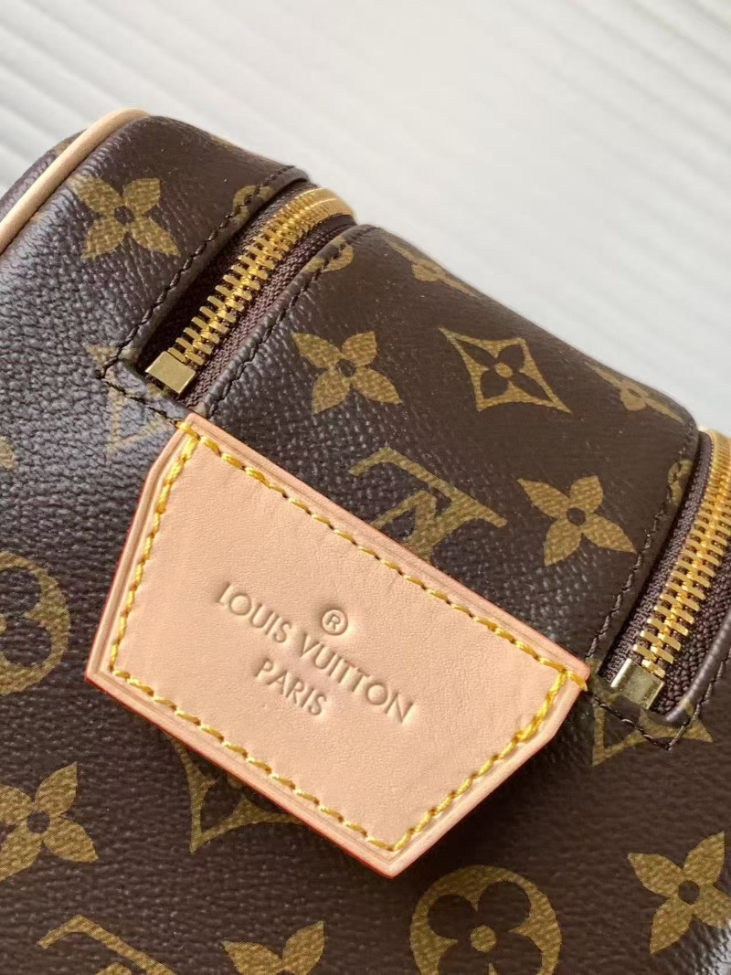 LOUIS VUITTON 루이비통 도프 파우치
