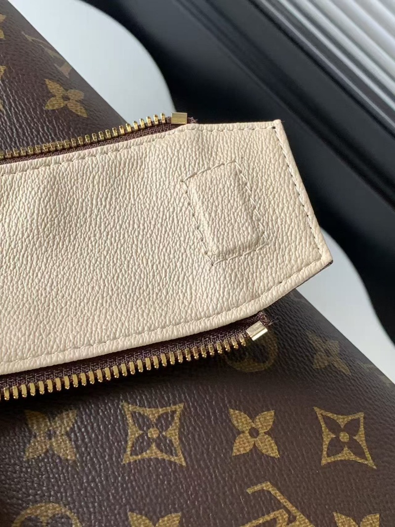 LOUIS VUITTON 루이비통 도프 파우치