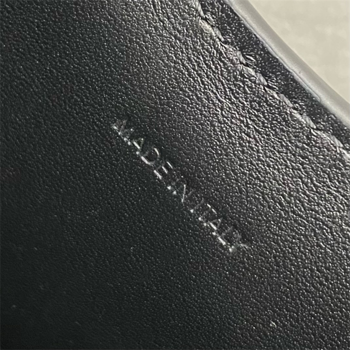 CELINE 셀린느 까미유 16 소프트 미디엄 숄더백 119563