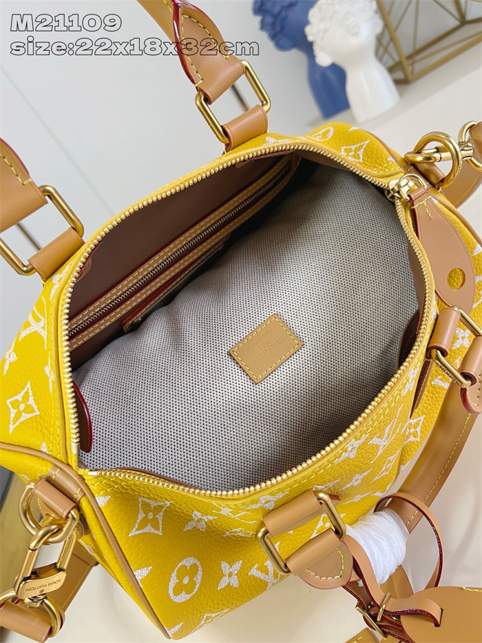 LOUIS VUITTON 루이비통 스피디 P9 반둘리에 30 모노그램 M21109