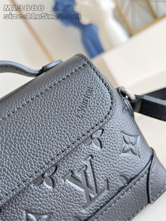 LOUIS VUITTON 루이비통 웨어러블 크로스백 M13888