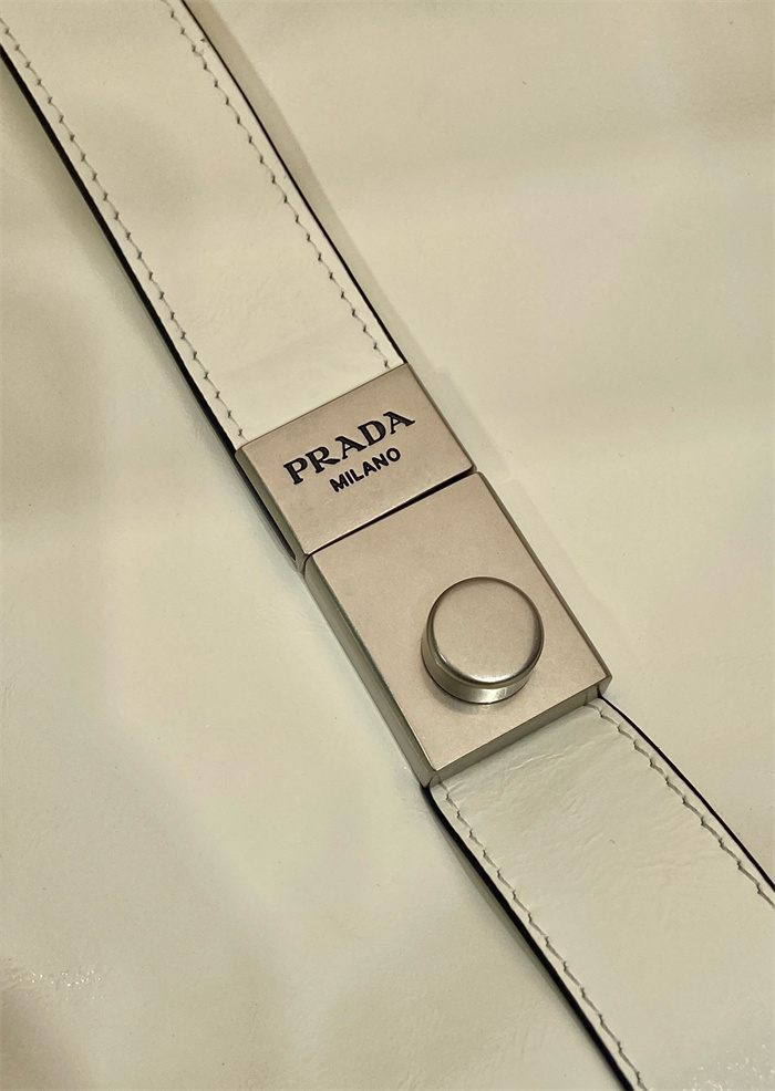 PRADA 프라다 가죽 토트백 1BG570