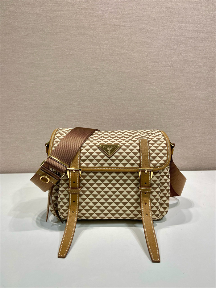 PRADA 프라다 삼각 로고 심볼 자수 리나일론 숄더백 1BD383
