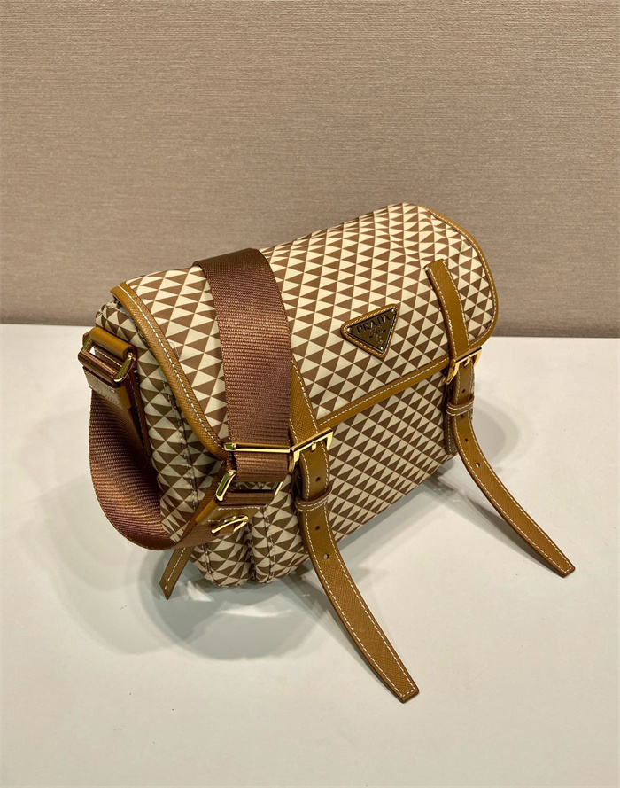 PRADA 프라다 삼각 로고 심볼 자수 리나일론 숄더백 1BD383