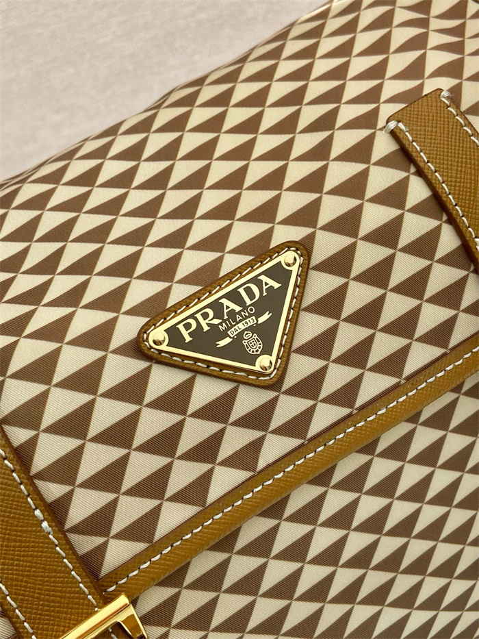 PRADA 프라다 삼각 로고 심볼 자수 리나일론 숄더백 1BD383