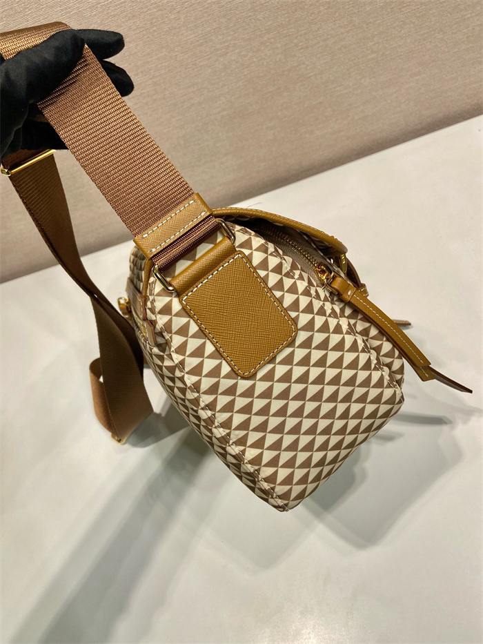 PRADA 프라다 삼각 로고 심볼 자수 리나일론 숄더백 1BD383