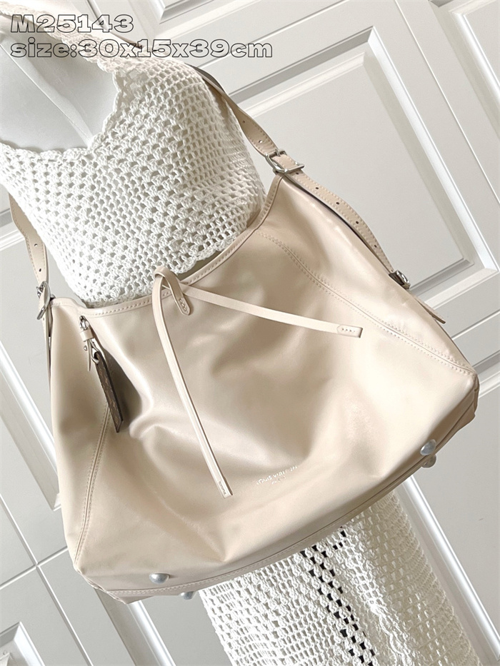LOUIS VUITTON 루이비통 캐리올 다크 숄더백 MM M25143