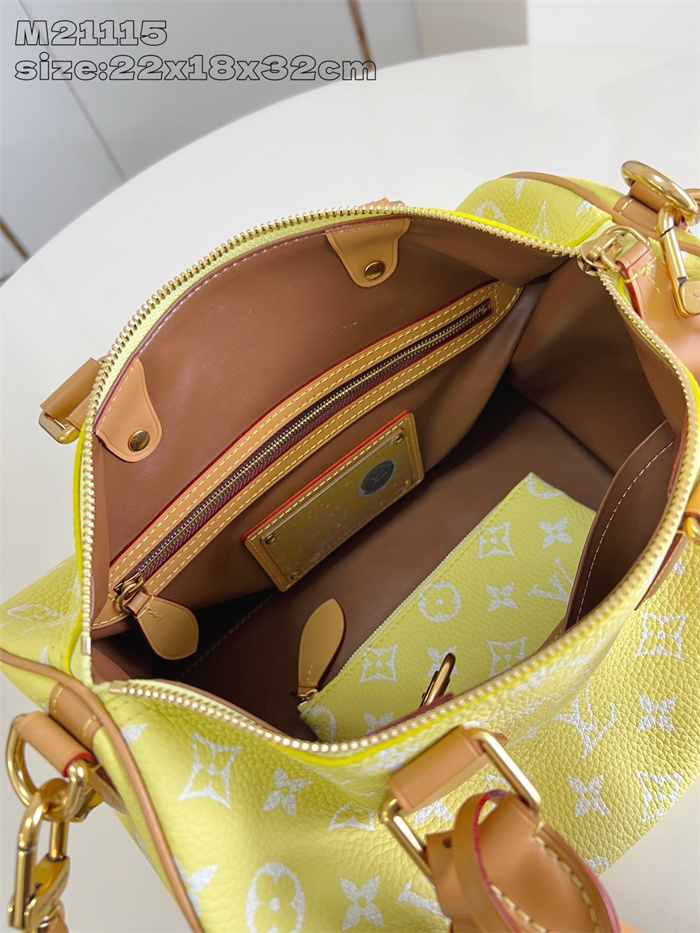 LOUIS VUITTON 루이비통 스피디 P9 반둘리에 30 모노그램 M21115